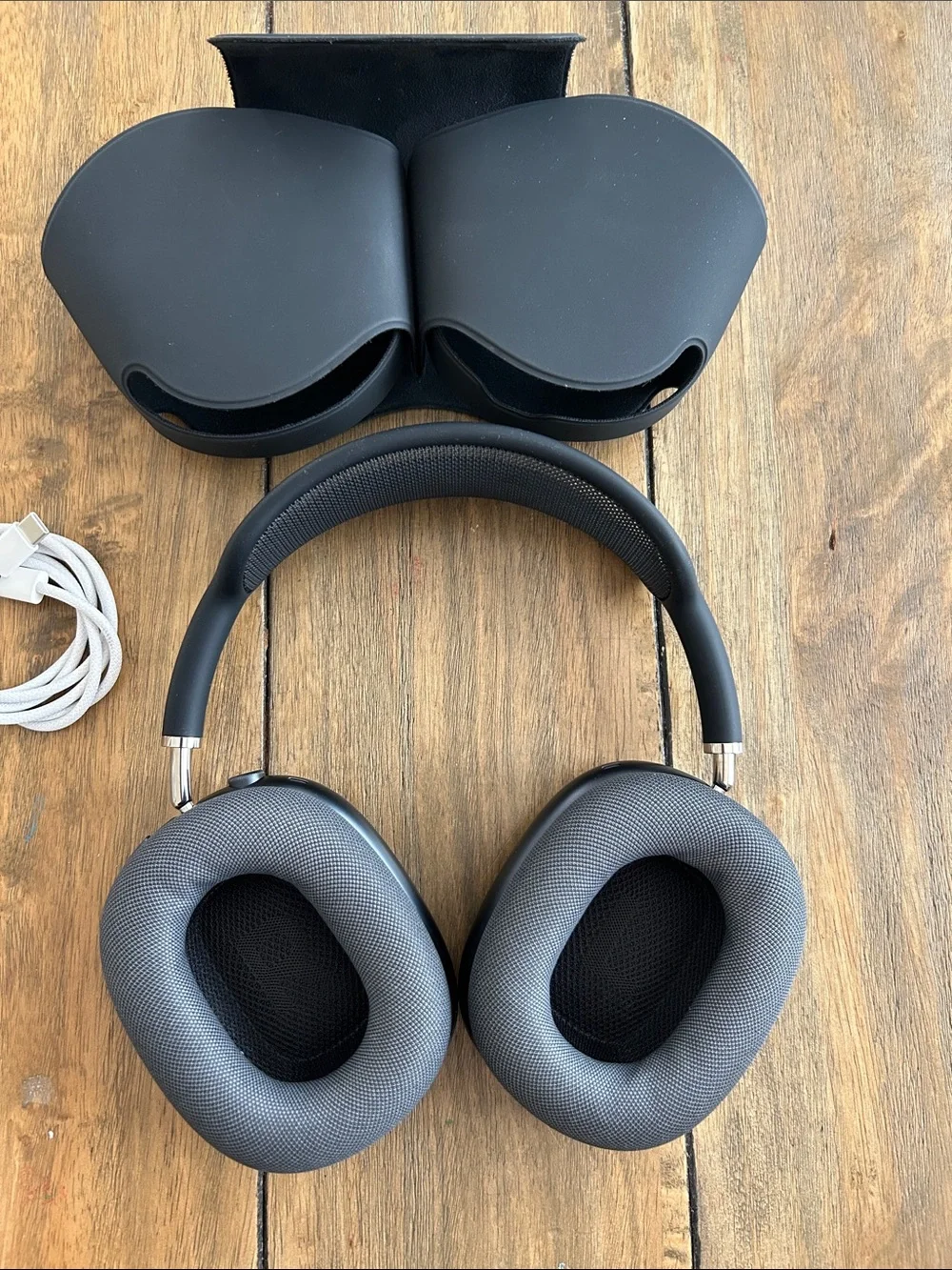 Apple AirPods Max Over-Ear Headphones in Space Gray with Smart Case